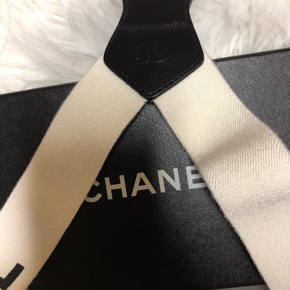 CHANEL SUSPENDERS WHITE/BLACK 🖤🤍 - Picture 4 of 7